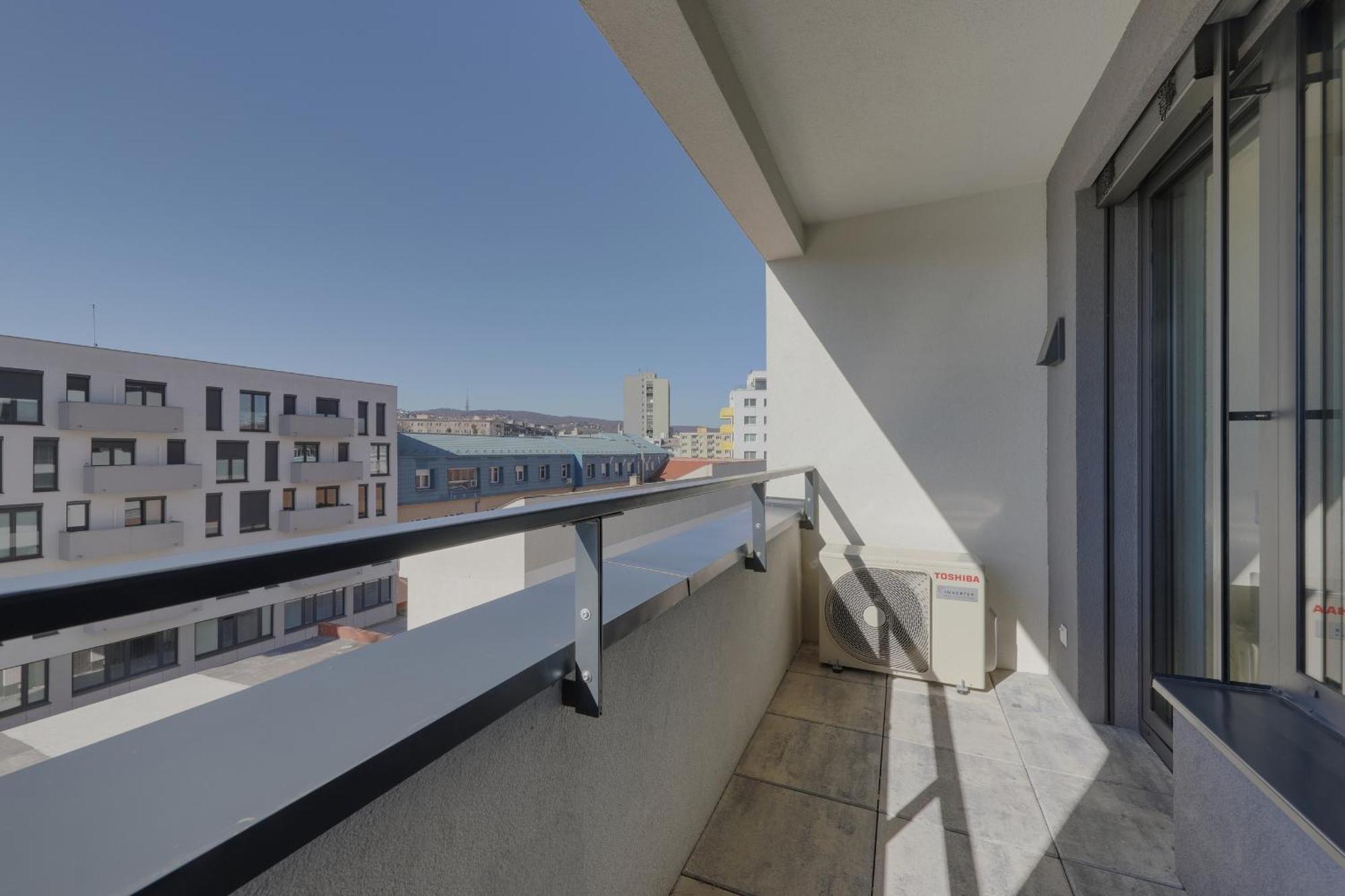 Bazova Apartment With Free Parking Bratislava Ngoại thất bức ảnh