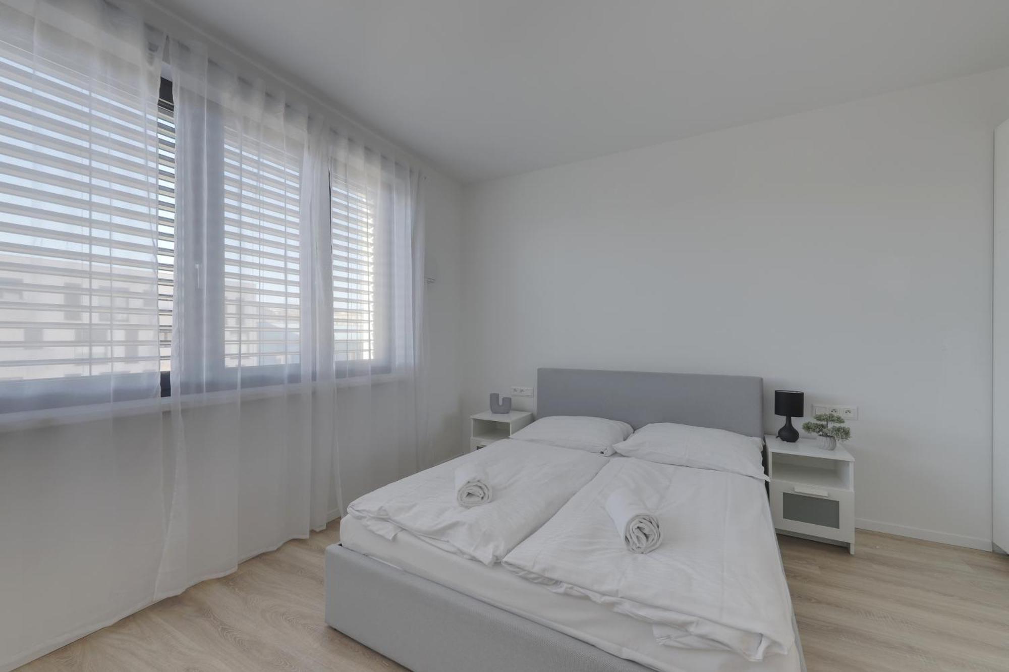 Bazova Apartment With Free Parking Bratislava Ngoại thất bức ảnh