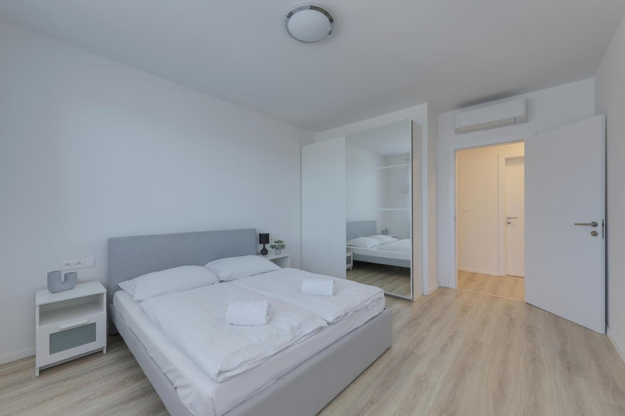 Bazova Apartment With Free Parking Bratislava Ngoại thất bức ảnh